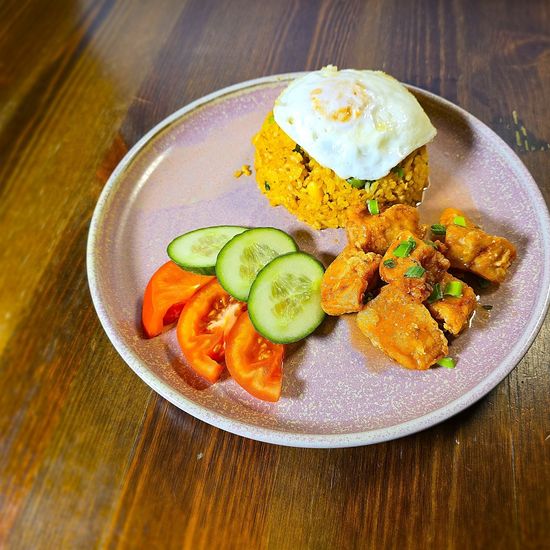 Жареный рис с курицей