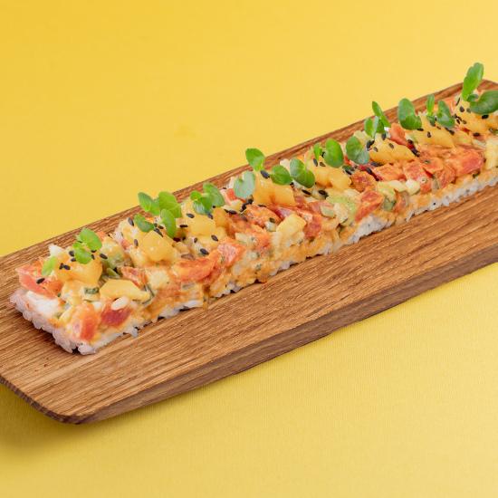 Осидзуси с тунцом в соусе кунжутный кимчи