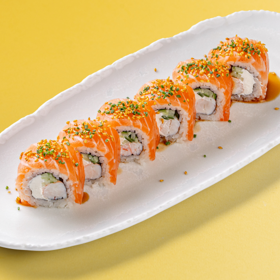 Ролл с лососем и креветками