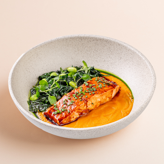 Лосось с морковным кремом