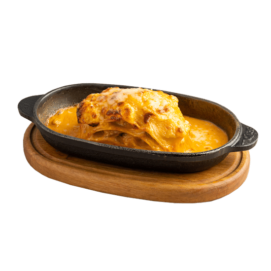 Лазанья с копченым цыпленком и сырным соусом