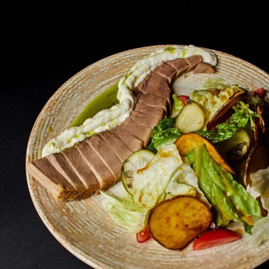 Салат с языком и аргентинскими огурцами