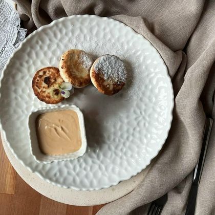 Сырники со сметанным соусом
