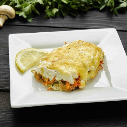 Горбуша под овощами