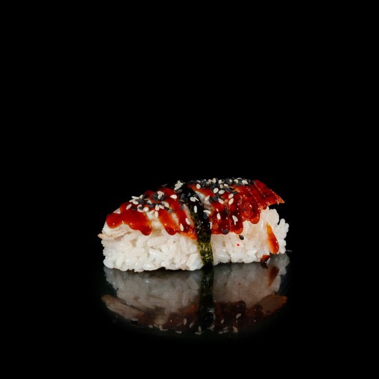 Суши с угрём