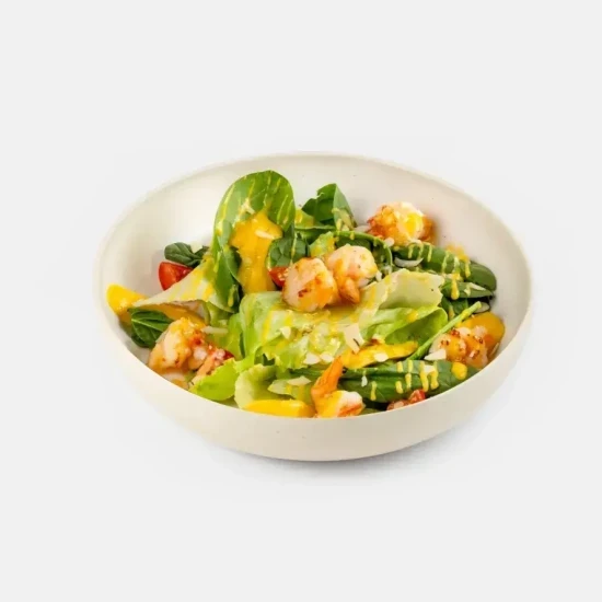 Салат с креветкой и манго