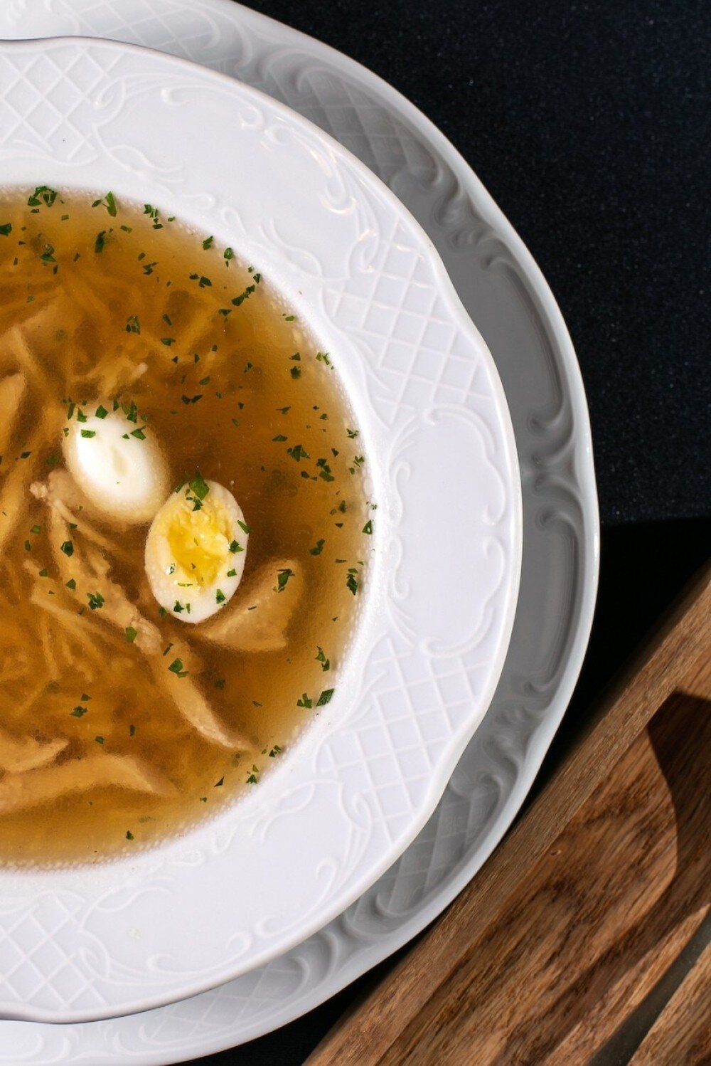 Куриный бульон с домашней лапшой