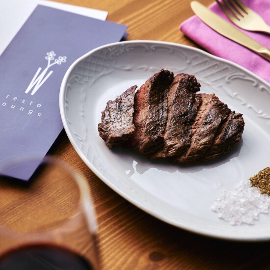 Стейк скерт с печеным картофелем