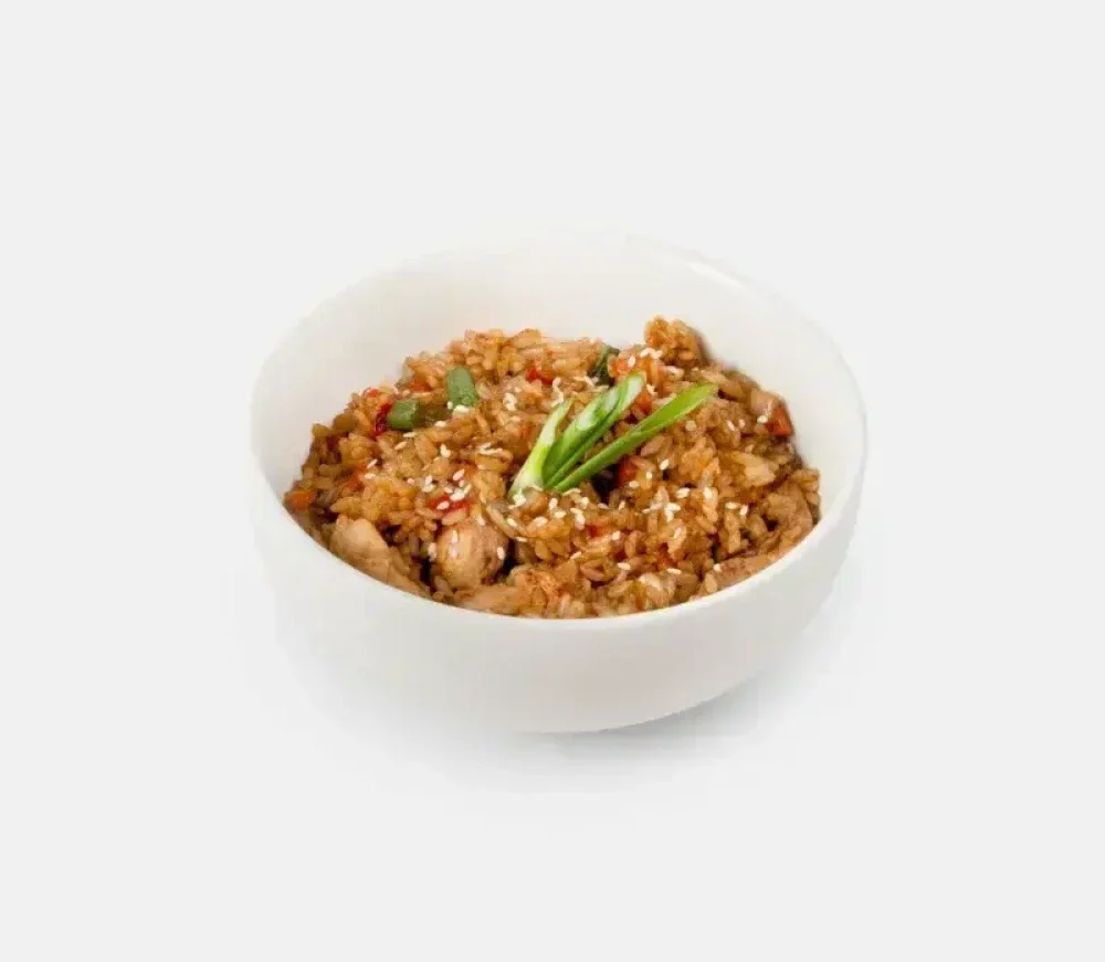 Жареный рис с курицей