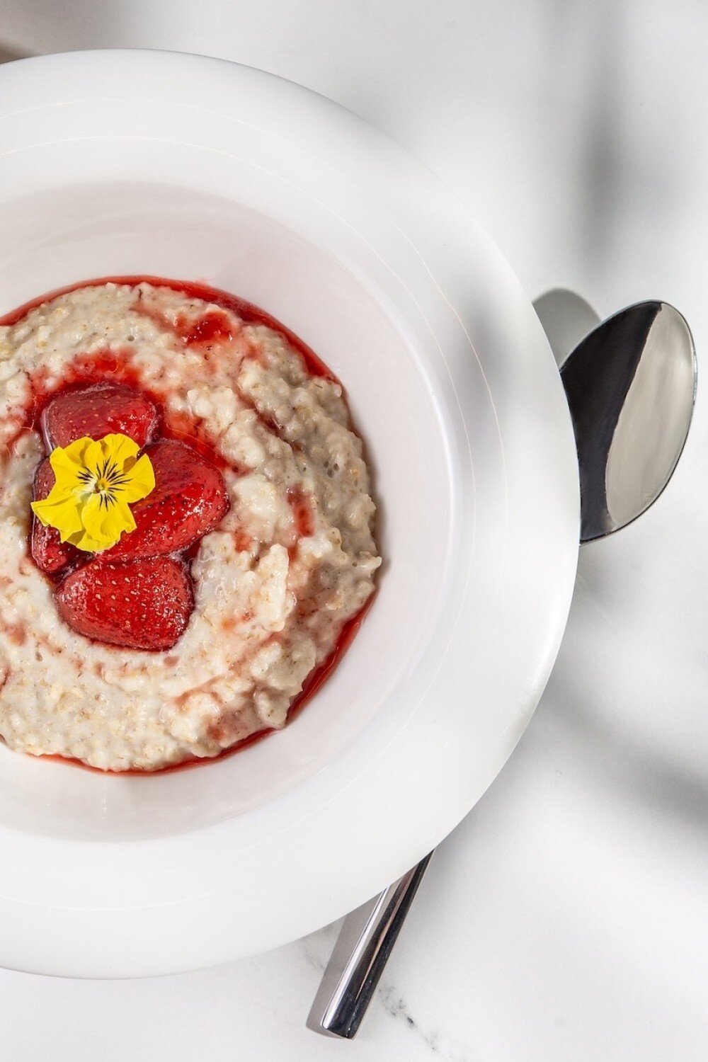 Овсяная каша с домашним джемом