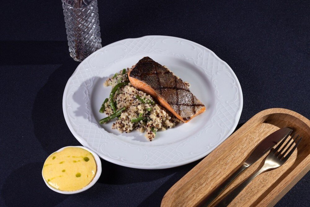 Атлантический лосось с киноа