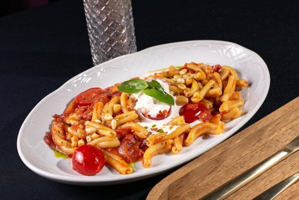 Паста с томатами и страчателлой