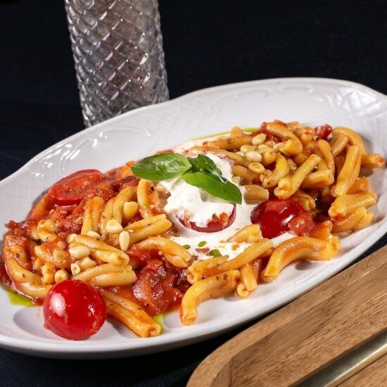 Паста с томатами и страчателлой