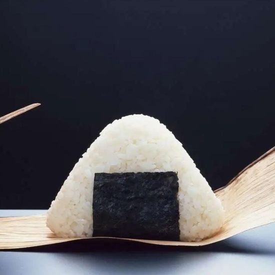 Онигири с крабом