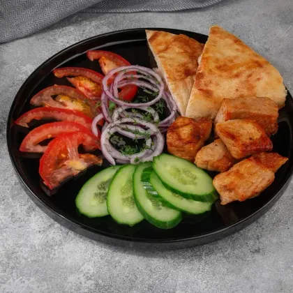 Шпажка свиная на тарелке