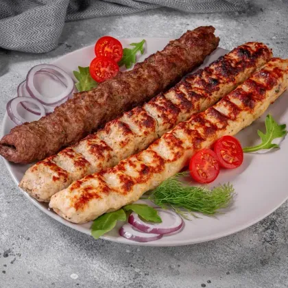 Люля куриные на тарелке