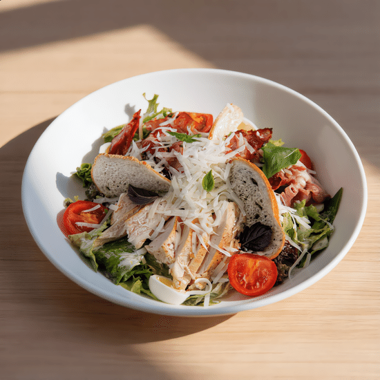 Цезарь с цыпленком и беконом