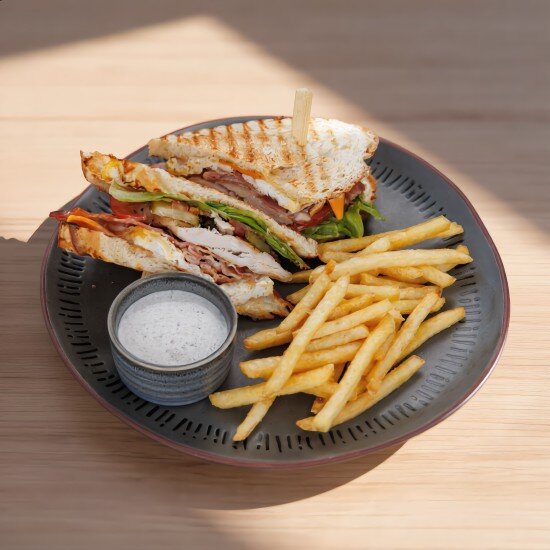 Сlub Сэндвич с курицей, беконом и яйцом