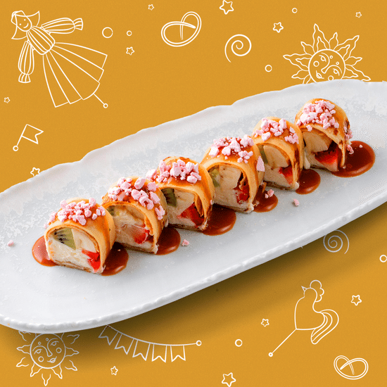 Фруктовый блинный ролл с соусом крем-чиз и карамелью