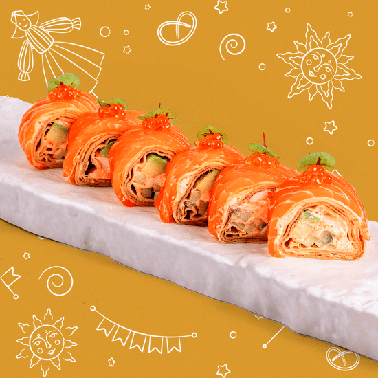 Блинный ролл филадельфия с лососем и икрой