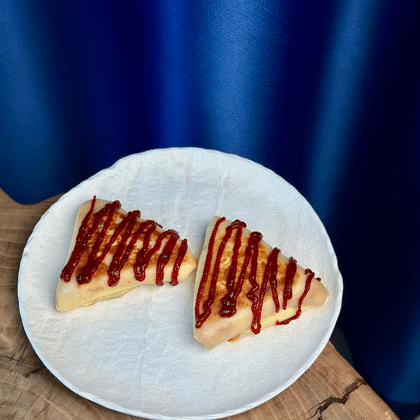 Блинчики с творогом и клюквенным конфи