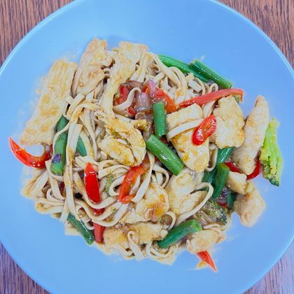 Удон с курицей в фирменном соусе