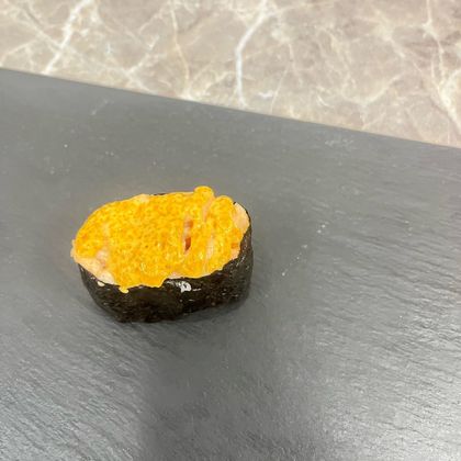 Гункан запеченный с лососем