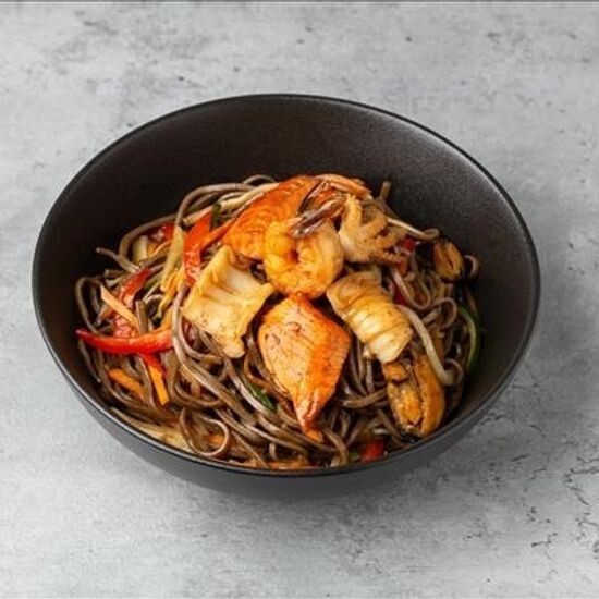 Гречневая лапша с морепродуктами