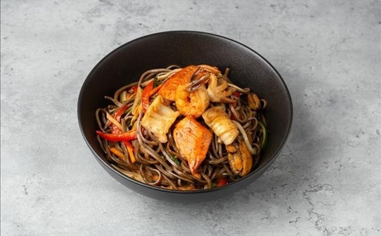 Гречневая лапша с морепродуктами