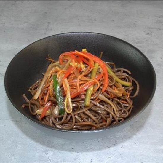 Гречневая лапша с овощами