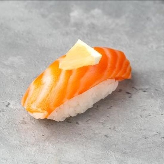 Суши с копчёным лососем