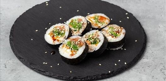 Ролл «Кимпаб с копчёным лососем»