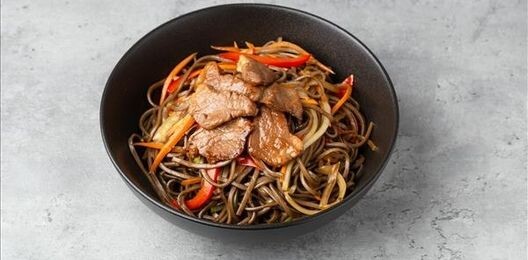 Гречневая лапша со свининой