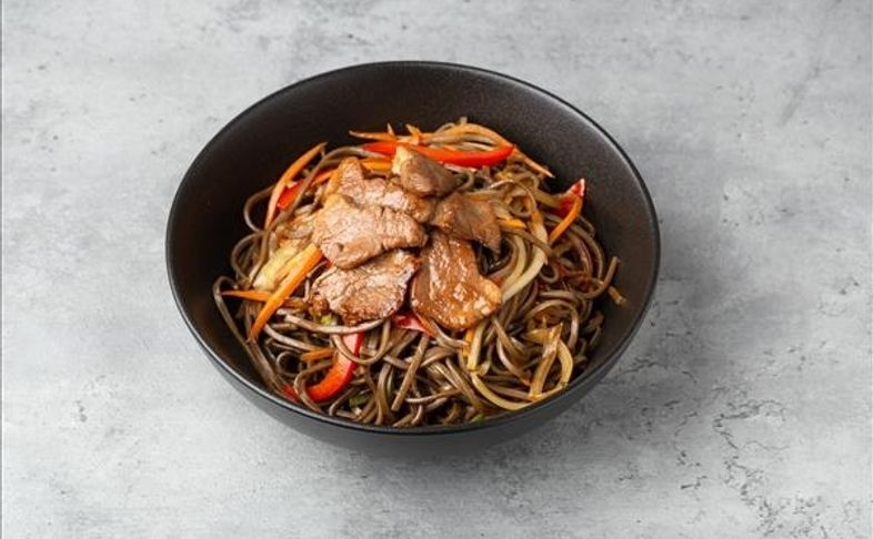 Гречневая лапша со свининой