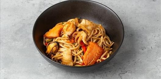 Удон с морепродуктами