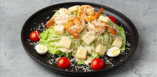 Салат «Цезарь с креветками»