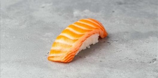 Суши с лососем