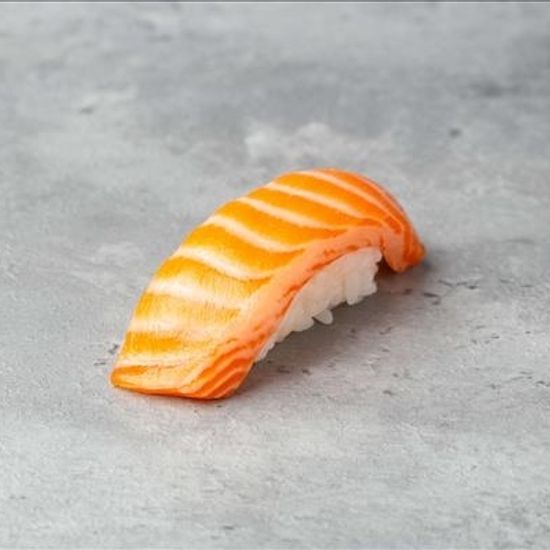 Суши с лососем