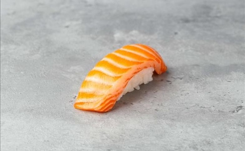 Суши с лососем