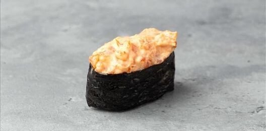 Острые суши с лососем