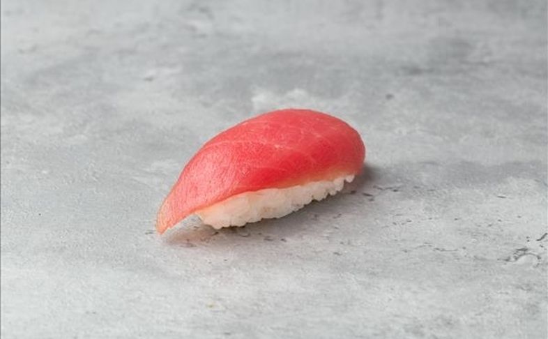 Суши с тунцом