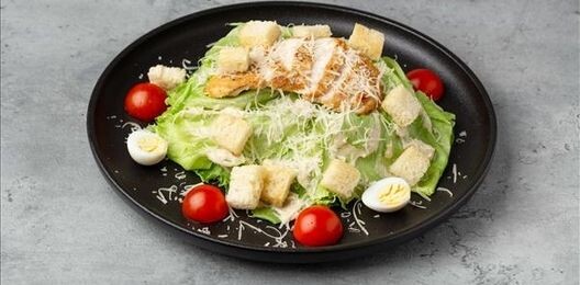 Салат «Цезарь с курицей»
