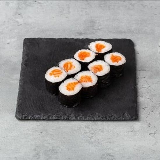 Тонкий ролл с лососем
