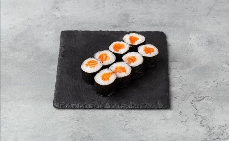 Тонкий ролл с лососем