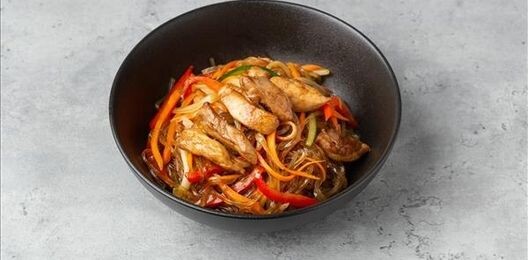 Крахмальная лапша с курицей