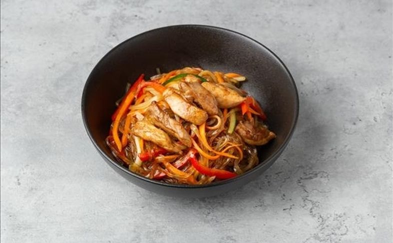 Крахмальная лапша с курицей