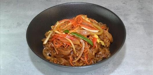 Крахмальная лапша с овощами