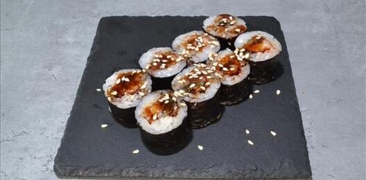 Тонкий ролл с угрём