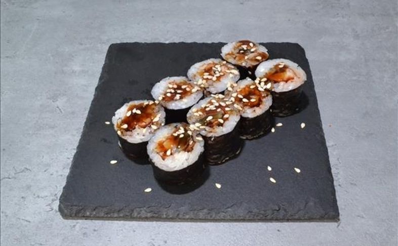 Тонкий ролл с угрём