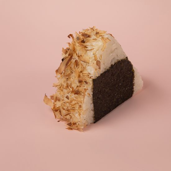 Онигири Тунец